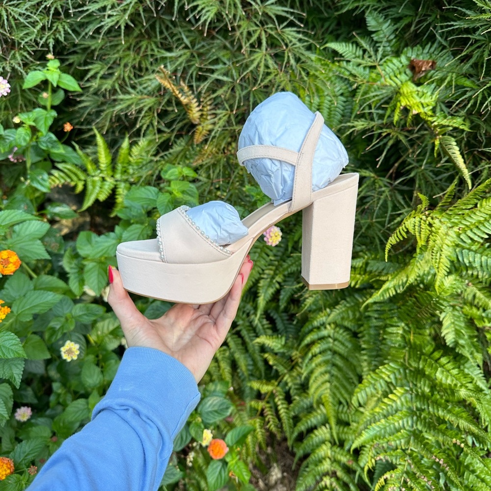 Stuart Weitzman Dancer Pearl Platform Sandal - Picture 7 of 9